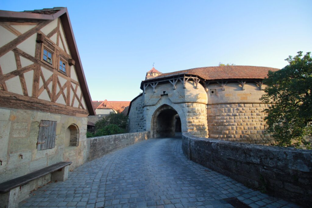 17世紀に建てられた南端の要塞。ここから北へ向かって、半時計周りで市壁を歩く