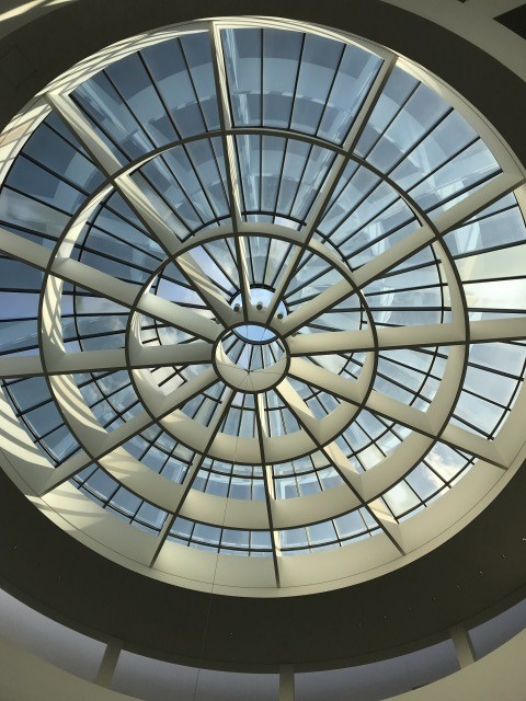 ミュンヘンの近現代美術館である、ピナコテーク・デア・モデルネの天井